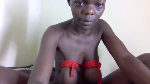 patite_lov online show from January 7, 2026, 3:25 pm