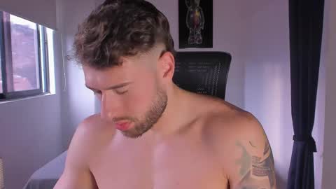 PAUL ROGER online show from March 7, 2025, 10:32 pm