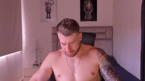 PAUL ROGER online show from November 1, 2025, 5:37 pm