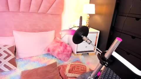 Paula   online show from March 8, 2026, 2:04 am