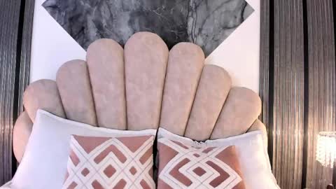 Paula   online show from April 25, 2026, 3:42 pm