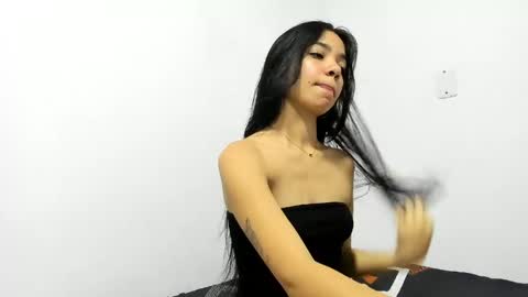 Snapshot of paula_mc1 chatting on May 27, 2026, 8:17 pm paula online show from May 27, 2026, 8:17 pm