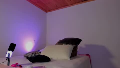 Paula perez - online show from January 20, 2025, 2:01 am