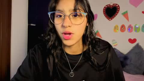 Paula  online show from April 16, 2026, 4:46 am