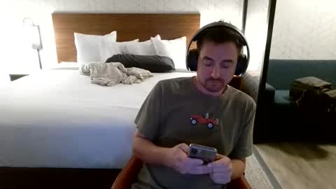 Snapshot of pauldemonte chatting on April 6, 2026, 5:41 am pauldemonte online show from April 6, 2026, 5:41 am