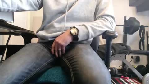 paulie120464 online show from October 18, 2025, 11:44 am