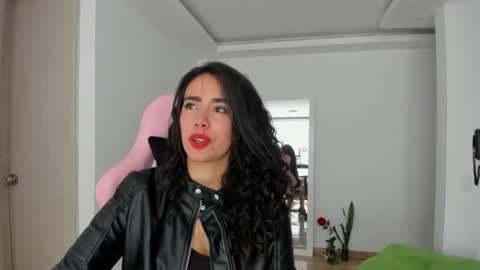 paulina online show from February 12, 2025, 7:35 pm