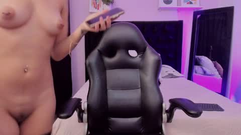 PAULINA  online show from April 4, 2026, 9:45 pm