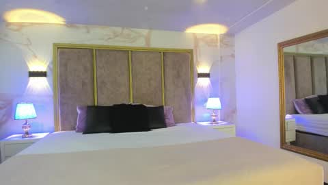 Paulina online show from October 20, 2025, 1:33 pm