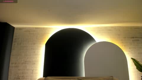 Paulina Santos  online show from November 9, 2025, 5:11 pm