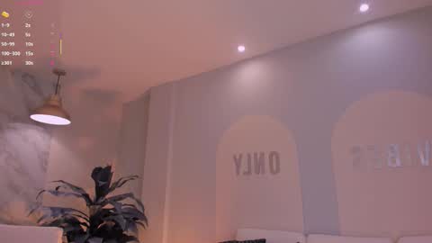 Paulina Santos  online show from March 27, 2026, 8:08 pm