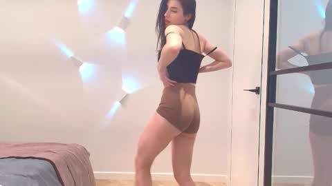 Pauline online show from December 19, 2025, 6:37 pm