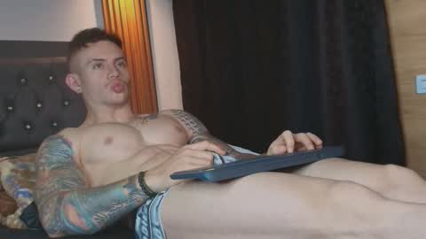 Snapshot of paulthompson_ chatting on February 1, 2026, 12:26 pm Paul online show from February 1, 2026, 12:26 pm