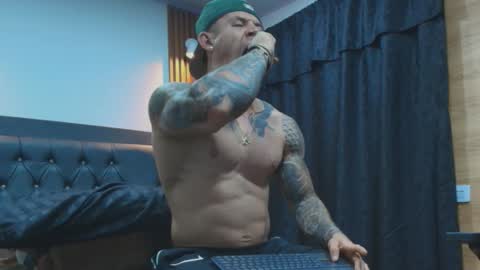 Snapshot of paulthompson_ chatting on March 2, 2026, 12:12 pm Paul online show from March 2, 2026, 12:12 pm