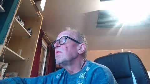 Snapshot of pc8474408 chatting on March 8, 2026, 3:27 pm pc8474408 online show from March 8, 2026, 3:27 pm