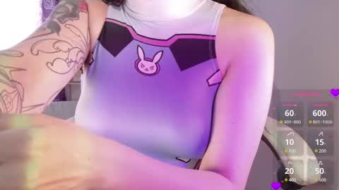  P E A C H   online show from March 5, 2025, 4:02 pm