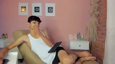 peach tyron online show from December 28, 2024, 7:33 pm