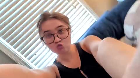 peachespunkins online show from March 29, 2026, 8:20 pm