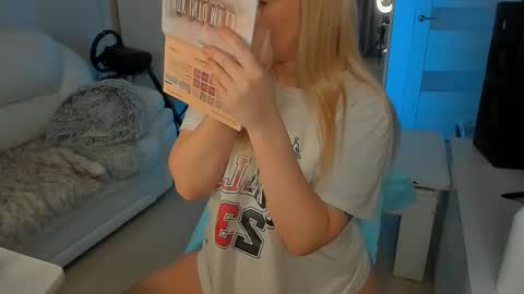 peachju1cy online show from March 9, 2025, 2:50 am