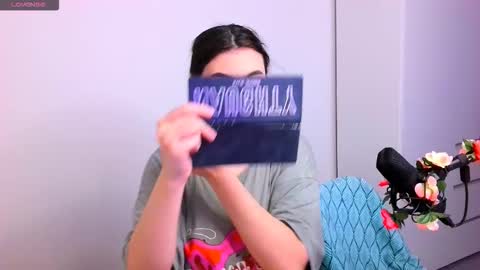 Peachy online show from December 1, 2025, 8:03 pm