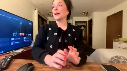 PeachyObsession online show from February 8, 2026, 2:59 am