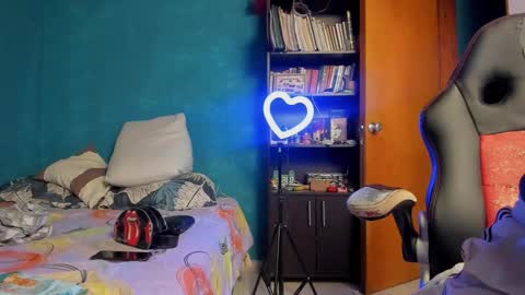 Tangerine Penaut online show from December 14, 2025, 11:31 pm