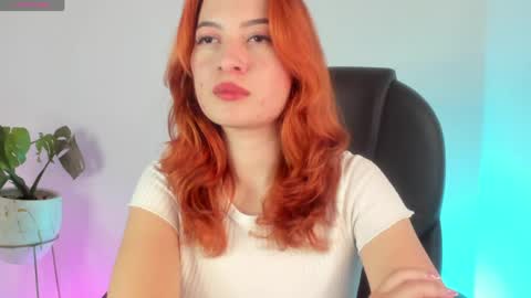 Snapshot of pear__moon chatting on April 14, 2026, 1:22 am LILLY online show from April 14, 2026, 1:22 am