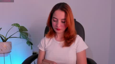Snapshot of pear__moon chatting on May 22, 2026, 4:41 am LILLY online show from May 22, 2026, 4:41 am