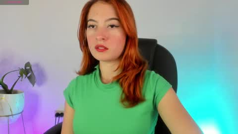 Snapshot of pear__moon chatting on June 1, 2026, 4:47 am LILLY online show from June 1, 2026, 4:47 am