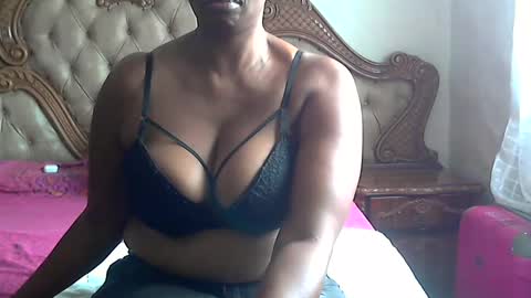 pearassmmm online show from February 20, 2025, 11:09 am