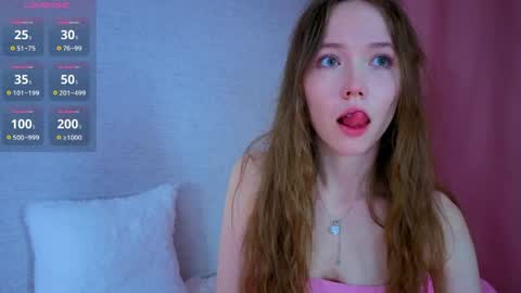 pearly_peach_ online show from June 4, 2026, 6:14 pm