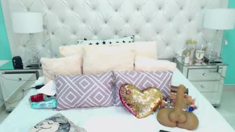 Penelope Laurent online show from September 11, 2025, 12:38 pm