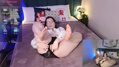 Hi  Im Peneloppa online show from December 17, 2025, 9:32 pm