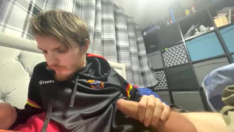 Snapshot of penguin666778 chatting on March 2, 2026, 12:46 am Penguin online show from March 2, 2026, 12:46 am