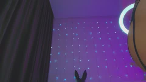 Dia  online show from January 21, 2025, 2:33 am