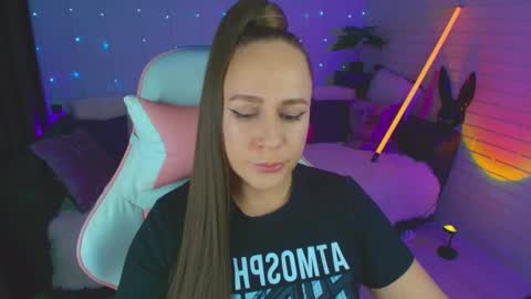 Dia  online show from September 14, 2025, 7:13 pm