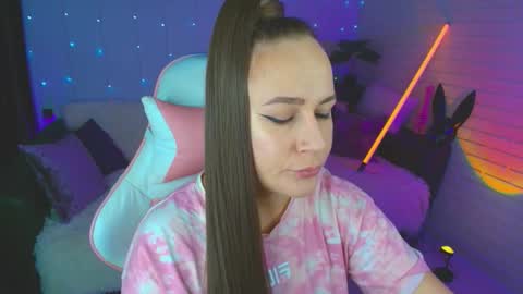 Dia  online show from October 7, 2025, 9:34 pm