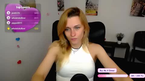 Mia online show from November 9, 2025, 10:46 am