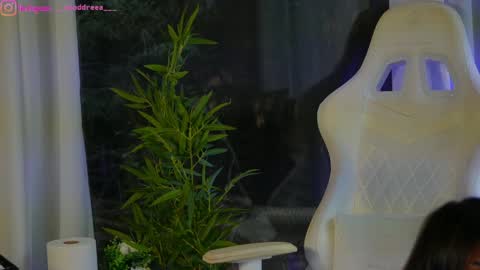 Dee online show from December 4, 2024, 9:18 am