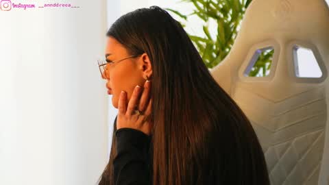 Dee online show from February 19, 2025, 9:50 am