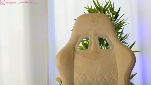 Dee online show from March 7, 2025, 9:51 am