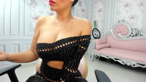 Snapshot of perla_milf4u chatting on December 19, 2024, 1:28 am PERLA online show from December 19, 2024, 1:28 am