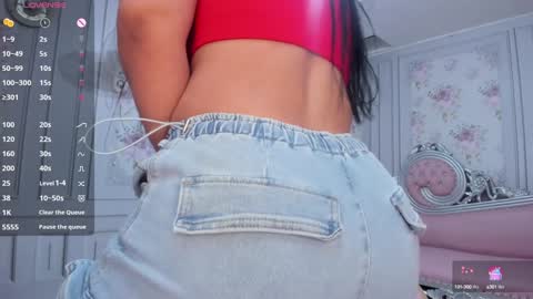 Snapshot of perla_milf4u chatting on December 19, 2024, 8:55 pm PERLA online show from December 19, 2024, 8:55 pm