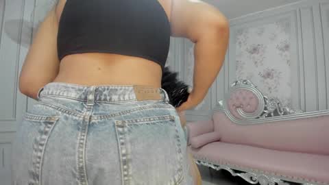 Snapshot of perla_milf4u chatting on January 16, 2025, 9:19 pm PERLA online show from January 16, 2025, 9:19 pm