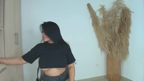 Snapshot of perla_milf4u chatting on September 13, 2025, 7:46 pm PERLA online show from September 13, 2025, 7:46 pm