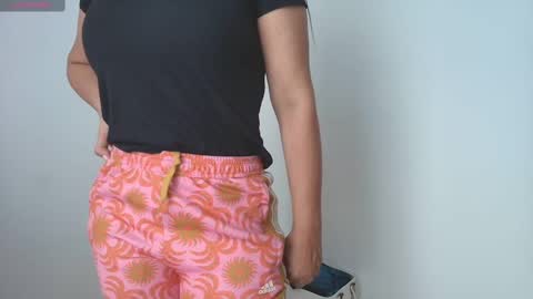 Snapshot of perla_milf4u chatting on September 26, 2025, 9:19 pm PERLA online show from September 26, 2025, 9:19 pm
