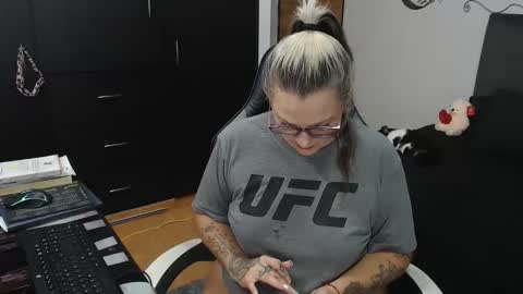 goloza online show from November 10, 2025, 2:32 am