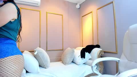 PerlaPreciosa online show from February 8, 2025, 4:14 am