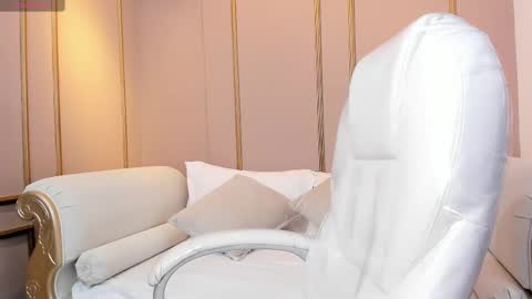 PerlaPreciosa online show from October 18, 2025, 4:04 am