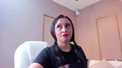 PerlaPreciosa online show from November 2, 2025, 4:04 am